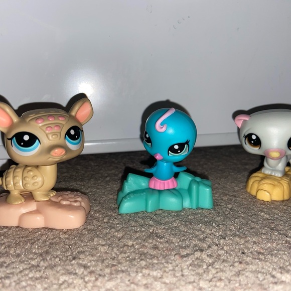 OG not fake littlest pet shop w/mounts - Picture 1 of 4
